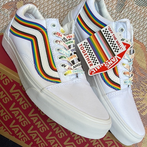 Vans Men’s Old Skool
(Pride) White/True White
VNOA5KRFB5U
Sneakers - athletic - Picture 8 of 16